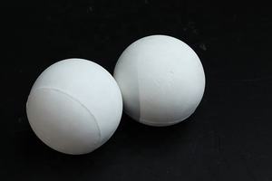 एल्यूमीनियम ऑक्साइड सिरेमिक चीनी मिट्टी के बरतन चीनी मिट्टी के कच्चे माल के लिए सामग्री पीस गेंदों - Product Image 4