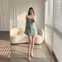 Robe en tissu style aquarelle avec buste et taille ajustés, idéale pour les femmes en été - Faible MOQ 30 pièces