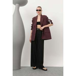 Blazer rayé pour femme en bordeaux avec bandes latérales blanches et fermeture à double boutonnage - Product Image 2