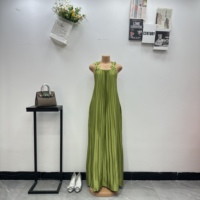 Robe longue plissée sexy à col en V pour femme, bretelles spaghetti, sans manches, fluide, couleur unie, pour l'été, la plage ou les vacances