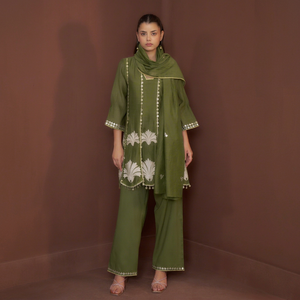 Conjunto de Kurta y Palazzo Verde Mul Chanderi Bordado con Dupatta para Mujer, Ropa Étnica, Disponible para Compra al por Mayor - Product Image 1