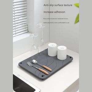 Tapete de Piedra para Secar Platos de 40*30cm, Seis Colores Estándar, Apto para Alimentos, con Cuatro Patas Metálicas Plateadas - Product Image 5