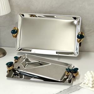 Vassoio Multifunzionale di Lusso in Acciaio Inox Art Deco per Uso Decorativo durante il Ramadan - Product Image 3