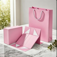 Boîte cadeau en carton rose auto-érectible avec fermeture magnétique et poignée, forme rectangulaire, impression quadricolore pour emballage artisanal