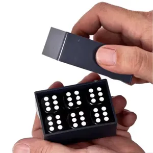 Dés magiques Miracle Dice 7, dés en plastique noir avec fonction d'effacement pour la magie de close-up, le mentalisme, accessoire pour magicien - Product Image 1