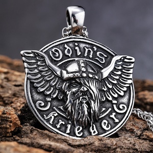 Collar con Colgante Vikingo de Acero Inoxidable Plateado Vintage, Joyería Nórdica, Amuleto Eslavo, Soldado Vikingo, Odín, para Hombre - Product Image 1