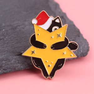 "ป้ายเกล็ดหิมะแบบไดนามิก" Winter <span class=keywords><strong>starcat</strong></span> | แมวดำที่ปกคลุมไปด้วยหิมะและดาวที่ตกลงมา | พื้นหลังแบบไล่ระดับสีขาว-เหลือง - Product Image 1