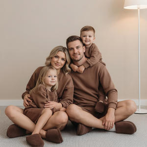 Set <span class=keywords><strong>Famiglia</strong></span> di Felpe in Cotone Ricamato Personalizzato Coordinato Mamma <span class=keywords><strong>e</strong></span> Figlio/<span class=keywords><strong>a</strong></span> per Bambino <span class=keywords><strong>e</strong></span> Bambina - Product Image 1