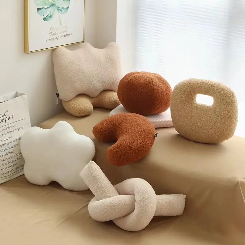 Gaya Nordic Multi-bentuk Gelombang Bulat U-bentuk Silinder Boneka Bantal Beludru Lembut Sherpa Warna Disesuaikan Sofa Sofa Tempat Tidur Bantal