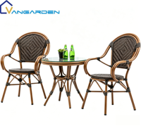 Ensemble de chaises de salle à manger empilables en rotin, résistantes aux UV, amovibles, style moderne et minimaliste, avec petite table à plateau en verre, durable, pour jardin et hôtel