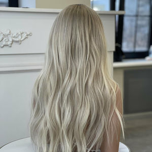 Perruque Lace Front Wig HD Invisible avec faux cuir chevelu en soie pour femmes, perruque personnalisée en usine, couleur Blonde platine ombrée, 100% - Product Image 3