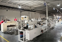 Machine d'emballage automatique pour plateaux carrés épais en carton, avec alimentation rapide et sortie automatique