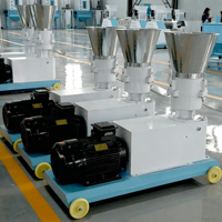 Machine à fabriquer des granulés d'aliments pour volailles de 350 à 450 kg/h pour les petites exploitations agricoles, machine de fabrication d'aliments pour volailles, machine à granulés d'aliments pour volailles