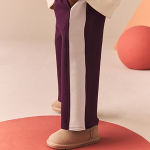 Logo personalizzato all'ingrosso <span class=keywords><strong>pantaloni</strong></span> a righe <span class=keywords><strong>laterali</strong></span> <span class=keywords><strong>con</strong></span> tasca laterale <span class=keywords><strong>pantaloni</strong></span> in maglia per ragazze <span class=keywords><strong>pantaloni</strong></span> della tuta - Product Image 1