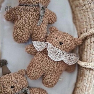 Peluche di <span class=keywords><strong>Topolino</strong></span> Danzante all'Uncinetto Fatto a Mano, Statuetta Decorativa per Collezionisti e Regalo per Fan - Product Image 6