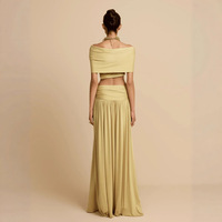 Set atasan crop top off shoulder twist dan rok maxi wanita, dua potong, pinggang berkerut, elegan, cocok untuk pantai musim panas