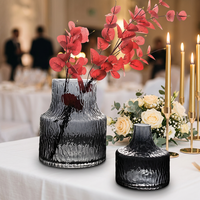 Ensemble de vases en verre soufflé à la main style nordique, gris fumé martelé, minimaliste, pour la maison et les mariages