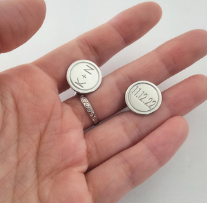 Graver des <span class=keywords><strong>boutons</strong></span> <span class=keywords><strong>de</strong></span> <span class=keywords><strong>manchette</strong></span> personnalisés en <span class=keywords><strong>argent</strong></span> sterling pour hommes 2 <span class=keywords><strong>initiales</strong></span> personnalisées Nom Logo <span class=keywords><strong>Boutons</strong></span> <span class=keywords><strong>de</strong></span> <span class=keywords><strong>manchette</strong></span> Cadeaux d'anniversaire - Product Image 3