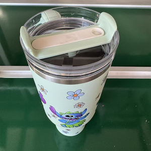 Vaso Térmico <span class=keywords><strong>de</strong></span> <span class=keywords><strong>Stitch</strong></span> <span class=keywords><strong>de</strong></span> 40 oz, <span class=keywords><strong>Taza</strong></span> <span class=keywords><strong>de</strong></span> Agua con Diseño <span class=keywords><strong>de</strong></span> Dibujos Animados <span class=keywords><strong>de</strong></span> 40 oz, <span class=keywords><strong>Taza</strong></span> <span class=keywords><strong>de</strong></span> Viaje <span class=keywords><strong>de</strong></span> Segunda Generación <span class=keywords><strong>de</strong></span> 40 oz, Vasos <span class=keywords><strong>de</strong></span> Agua con Impresión <span class=keywords><strong>3D</strong></span> y Asa - Product Image 3
