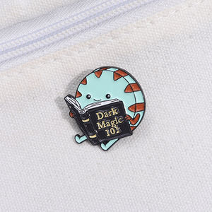 بروش من المينا للرجل وهو قارئ كارتون وسوار سحري 101 يوضع على الظهر وهو شارة ملابس وكماليات وكهدية ومجوهرات للأصدقاء - Product Image 3