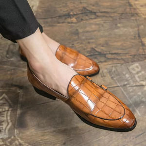 Zapatos Derby de Vestir de Lujo Hechos a Medida - Cuero de Becerro Artesanal, Impermeables, Entresuela de Goma Acolchada - Atuendo Ejecutivo para Bodas - Product Image 3