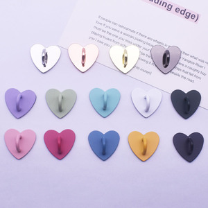 Amuleto de Amor Navideño, Gancho Metálico Hecho a Mano, Accesorio DIY para Carcasa de Teléfono - Estrellas y Lunas Viene con adhesivo en la parte posterior. - Product Image 3