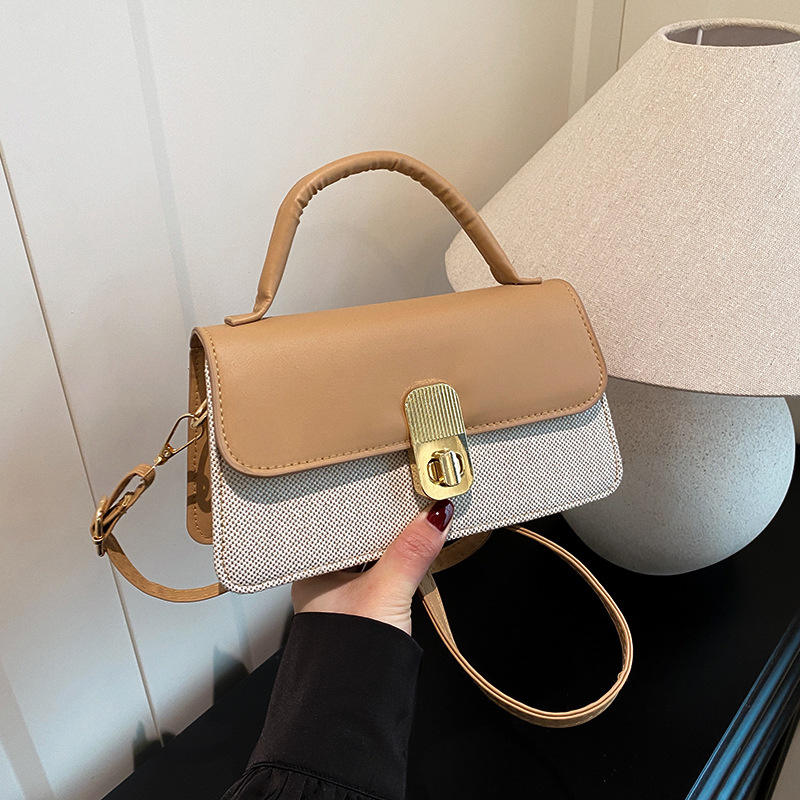 สีกากีเข้ม