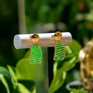 Pendientes de Moda con Diseño de Esmalte Verde, Acero Inoxidable 316L con Baño de Oro PVD, Joyería de Diseño - Product Image 3