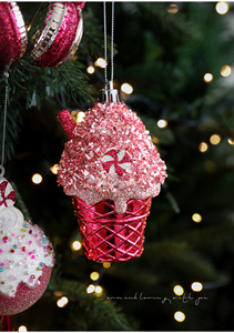 Set di Decorazioni Natalizie Rosa Glitterate, Ciondoli a Forma di Orsetto, Pupazzo di Neve, Cuffie e Cupcake per Albero di Natale e Feste - Product Image 5