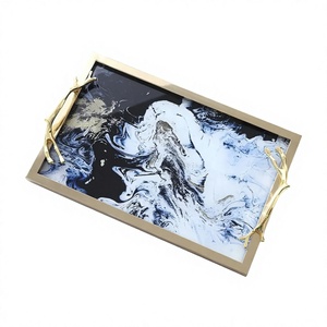 Plateau de service rectangulaire long en métal à motif agate bleue, avec cadre doré et design corde, idéal pour le Ramadan et les mariages, passe au lave-vaisselle - Product Image 1