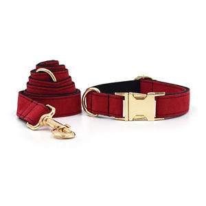 Suministros para perros 2024 <span class=keywords><strong>collar</strong></span> de perro personalizado cuero hebilla dorada lindas corbatas de cuero de gamuza roja para perros correas para mascotas diferentes correas - Product Image 2