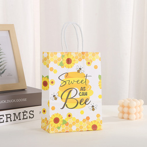 Sac en papier kraft imprimé abeille de dessin animé en gros, style simple et frais, sac fourre-tout en papier pour emballage cadeau, idéal pour les fournitures de fê<span class=keywords><strong>te</strong></span> d'anniversaire - Product Image 4