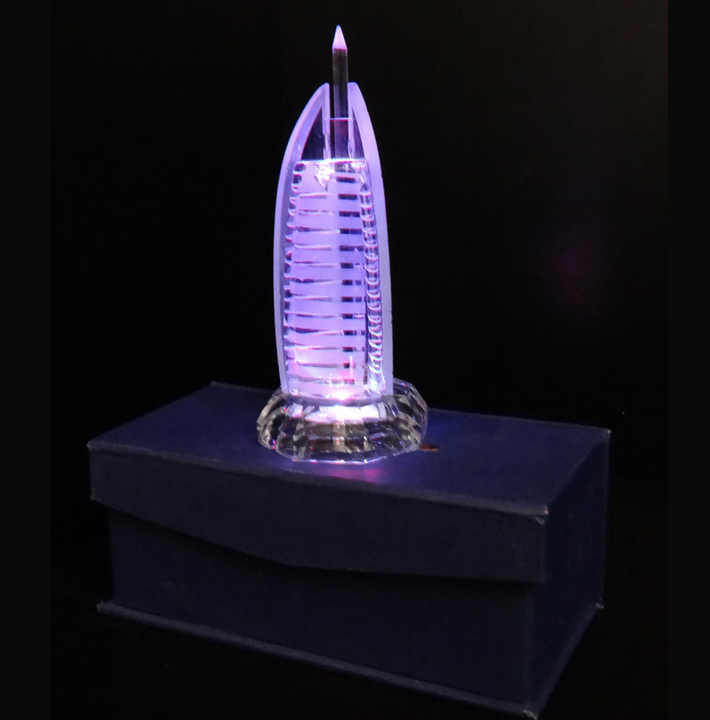 クリスタルガラス彫刻 、ドバイのシンボルBurj Al Arab、真贋証明書付き H806bc237b58742d39606454a92202