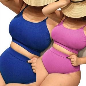 Conjunto de Baño Moderno para Tallas Grandes con Textura Acanalada y Costuras Invisibles para una Apariencia Elegante y Contemporánea - Product Image 1