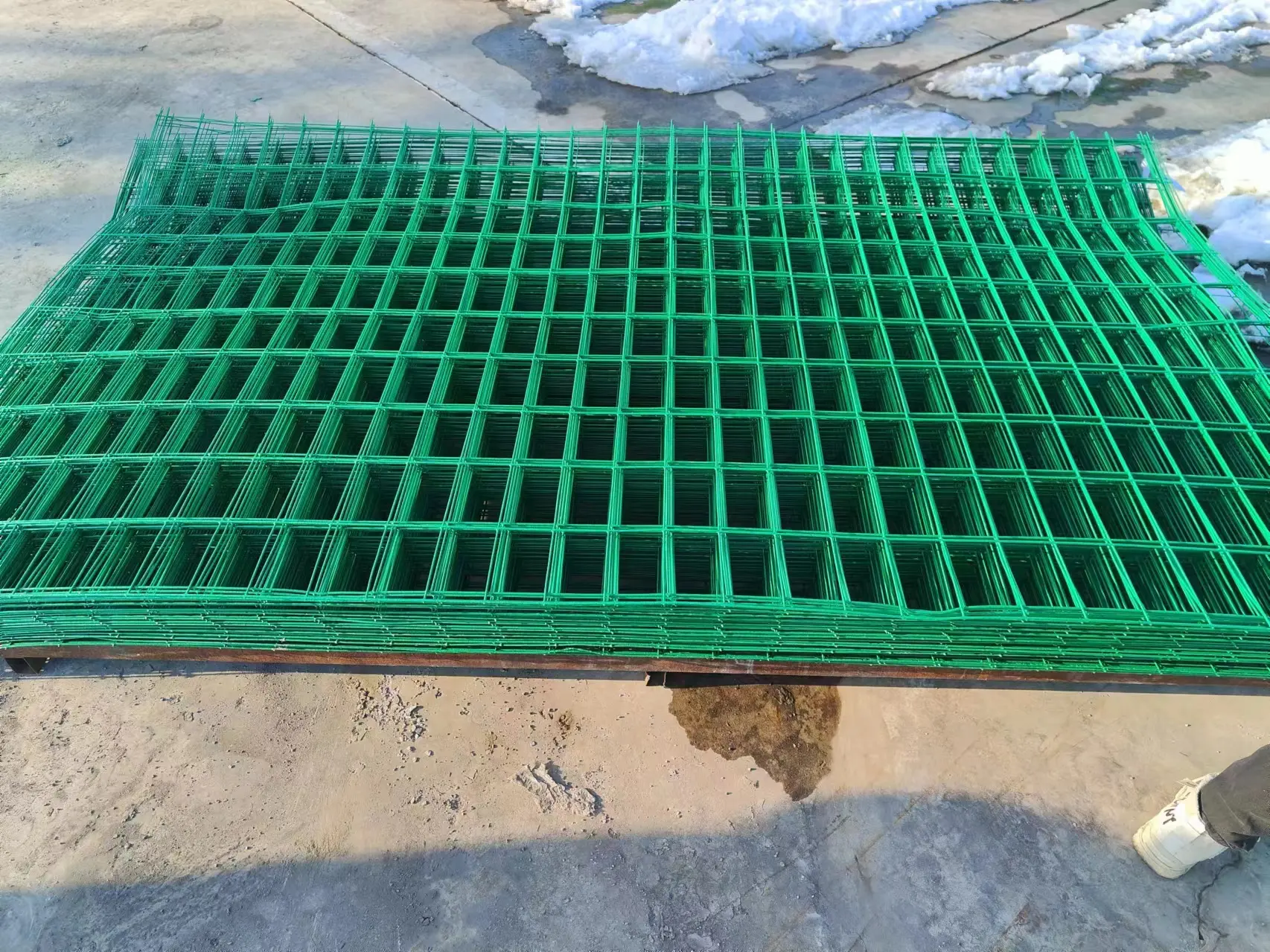 The commonly used 3d curved metal galvanized welded wire mesh fence 3d curved welded fence