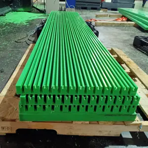 מוצרי פלסטיק UHMWPE ו-HDPE במפעל מסוע הזזה ליניארי מדריכים שרשרת מסילות פלסטיק