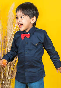 Camisa Formal Azul Marino para Niños con Corbata de Moño Roja, Camisa Elegante para Fiestas, Manga Corta, Cierre de Botones, Estilo Casual Inteligente - Product Image 3