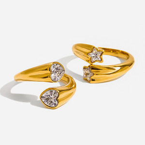 Bague asymétrique en acier inoxydable avec étoile ouverte et zircon pour femme, bijou cadeau - Product Image 1