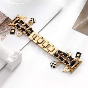 Bracelet en cuir inspiré de Chanel pour montres connectées Apple (iWatch 9876SE), Huawei, Samsung - Product Image 1