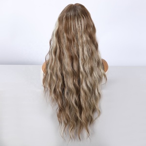 2026 TIKTOK Tendance Explosive Perruque 13*4 Lace avec Mèches Dorées Camel Cheveux Ondulés Bouclés en Fibre Synthétique SM9204B - Product Image 2
