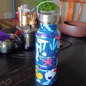 ขวดน้ำกีฬาสแตนเลสสตีลปราศจากสาร BPA ป้องกันการรั่วซึม พร้อมโลโก้สั่งทำ ความจุขนาดใหญ่ เหมาะสำหรับการเดินทาง ท่องเที่ยวกลางแจ้ง และออกกำลังกาย - Product Image 6