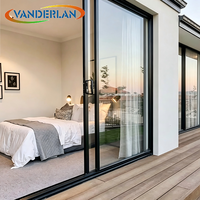 Porte coulissante en verre aluminium insonorisée, design moderne, coupe-vent, pour patio de villa de luxe.