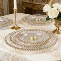 Assiettes de présentation rondes en verre transparent de 13 pouces avec bord doré et volants pour la décoration de table de mariage ou de dîner