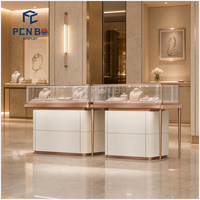 Table de présentation de bijoux avec vitrine en verre et pieds en acier inoxydable, comptoir d'îlot de vente au détail personnalisé