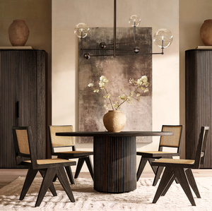 Table à manger circulaire en bois de chêne noir, base sculpturale moderne, meubles pour design d'intérieur contemporain - Product Image 1