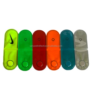 Luce magnetica riflettente in PVC stampata personalizzata con luce di sicurezza esterna per luce di marcia a LED per Runner - Product Image 5