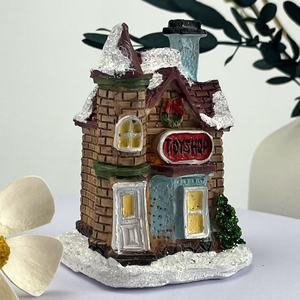 Adornos Navideños Hechos a Mano de Resina con Forma de Casa Pequeña para Ventanas, Decoraciones y Regalos Navideños de Alta Calidad para Niños - Product Image 1