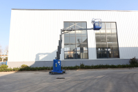 Chariot élévateur électrique en acier type Berui AMWP13 7100 avec structure de mât vertical et flèche pour les travaux sur site en entrepôt