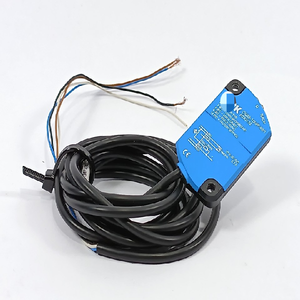 ตัวควบคุมการเขียนโปรแกรม PLC 6030132 CQ28-10NPP-KW1 เซ็นเซอร์ตรวจจับระยะใกล้แบบคาปาซิทีฟ - Product Image 1