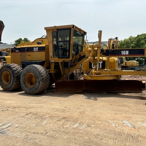 รถเกรดเดอร์ CAT 16H สีเหลือง ยี่ห้อ KOMATSU ยางสำหรับงานนอกถนนขนาดใหญ่ อุปกรณ์ก่อสร้างสำหรับงานหนัก มือสอง - Product Image 4